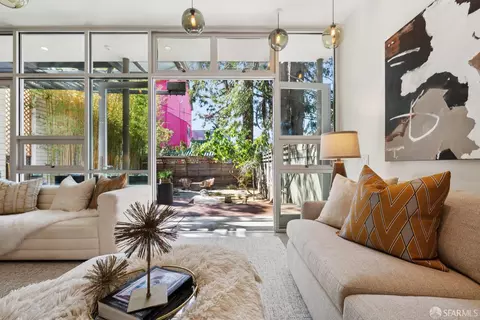 Living - 1076 S Van Ness Ave, San Francisco, CA 94110 photo 8 of 12