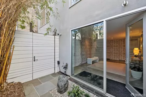 Exterior - 1076 S Van Ness Ave, San Francisco, CA 94110 photo 3 of 16