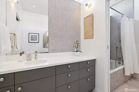 Bath - 1076 S Van Ness Ave, San Francisco, CA 94110 photo 4 of 5