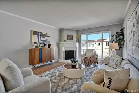 Living - 3021 Rivera St, San Francisco, CA 94116 photo 2 of 4
