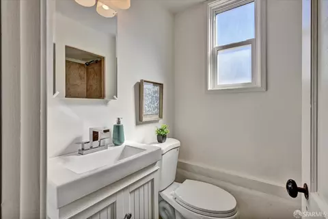 Bath - 3021 Rivera St, San Francisco, CA 94116 photo 3 of 3