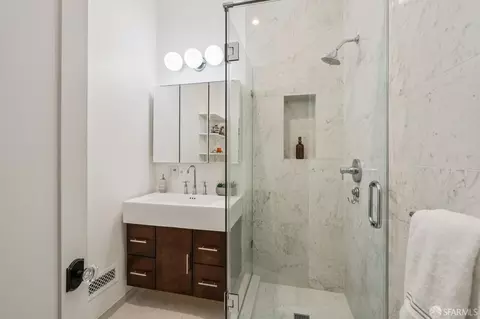 Bath - 2968 21st St, San Francisco, CA 94110 photo 4 of 5