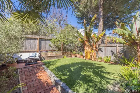 Exterior - 572 Eureka St, San Francisco, CA 94114 photo 3 of 5