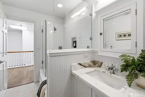 Bath - 572 Eureka St, San Francisco, CA 94114 photo 4 of 6