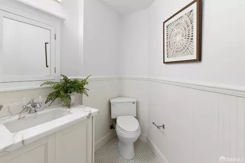 Bath - 572 Eureka St, San Francisco, CA 94114 photo 6 of 6