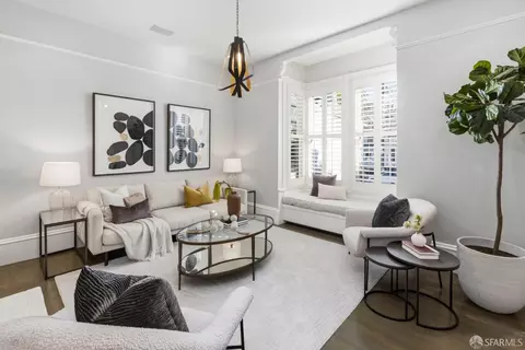 Living - 572 Eureka St, San Francisco, CA 94114 photo 2 of 5