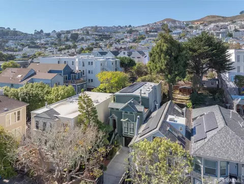 View/Area - 572 Eureka St, San Francisco, CA 94114 photo 1 of 2