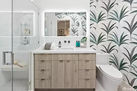 Bath - 572 Eureka St, San Francisco, CA 94114 photo 3 of 6