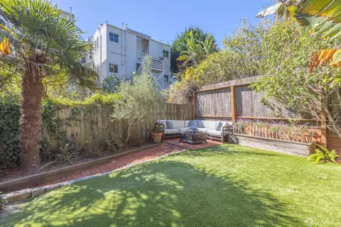 Exterior - 572 Eureka St, San Francisco, CA 94114 photo 2 of 5