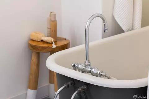 Bath - 345 Chenery St, San Francisco, CA 94131 photo 4 of 6