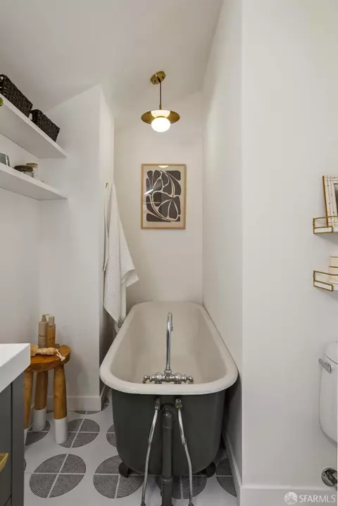 Bath - 345 Chenery St, San Francisco, CA 94131 photo 3 of 6