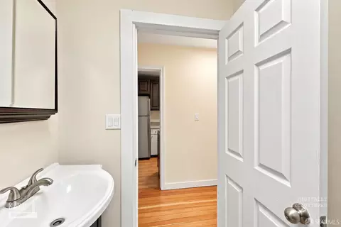 Bath - 1433 Derby St #B, Berkeley, CA 94702 photo 2 of 2