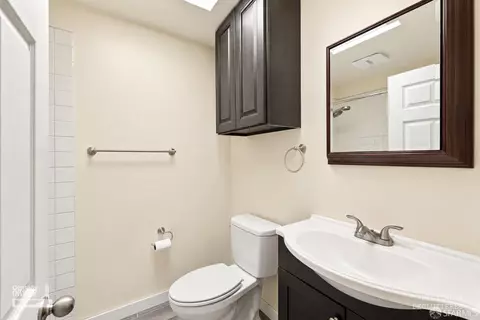 Bath - 1433 Derby St #B, Berkeley, CA 94702 photo 1 of 2