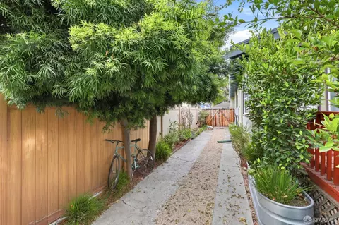 Exterior - 1433 Derby St #B, Berkeley, CA 94702 photo 3 of 4