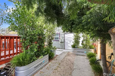 Exterior - 1433 Derby St #B, Berkeley, CA 94702 photo 2 of 4