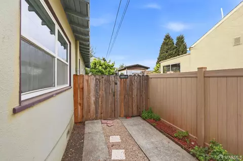 Exterior - 1433 Derby St #B, Berkeley, CA 94702 photo 4 of 4