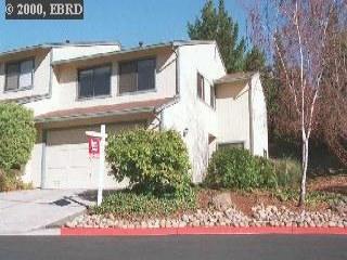 2420 Willow Tree Ln, Martinez, CA 94553 photo 1