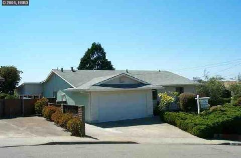 720 Crestview Dr, Pinole, CA 94564 photo 1