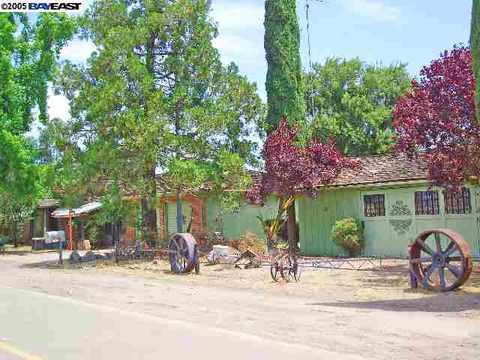 17142 N Fox Rd, Lodi, CA 95240 photo 1