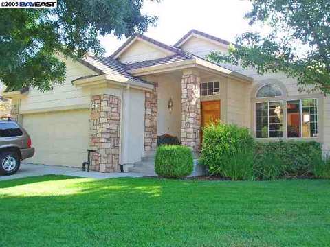 290 Camelot Dr, Tracy, CA 95376 photo 1