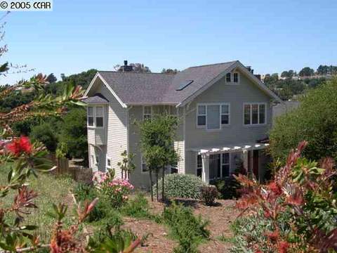 11271 Kerrigan Dr, Oakland, CA 94605 photo 1