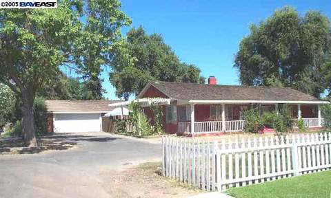 719 N 4th St, Patterson, CA 95363 photo 1