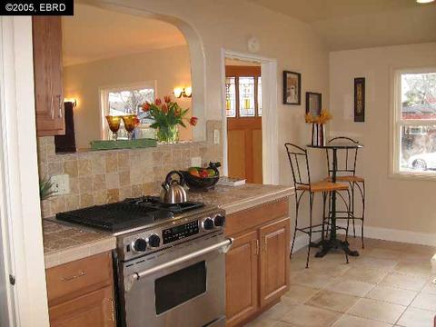 2323 West St, Berkeley, CA 94702 photo 1