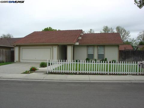 560 Magnolia Ln, Tracy, CA 95376 photo 1
