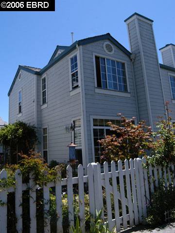 412 Commodore Dr, Richmond, CA 94804 photo 1
