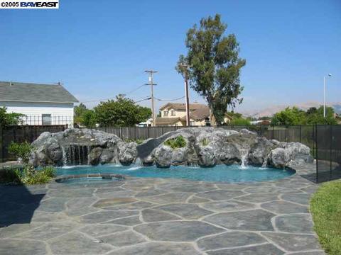 6250 Pomegranate Ave, Newark, CA 94560 photo 1