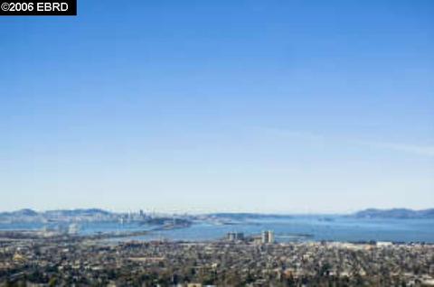 7111 Norfolk Rd, Oakland, CA 94618 photo 1