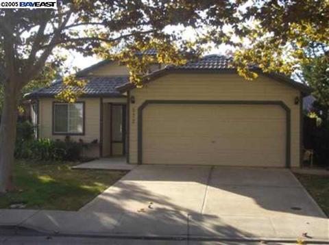572 W 4th St, Tracy, CA 95376 photo 1