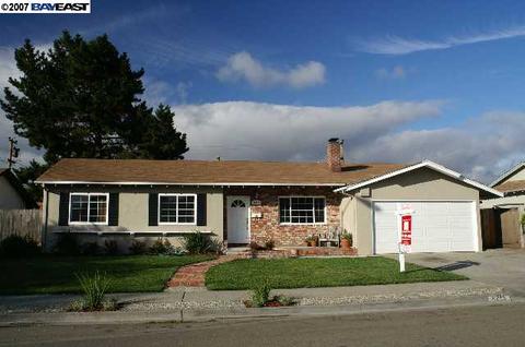 8215 Cardiff Dr, Dublin, CA 94568 photo 1