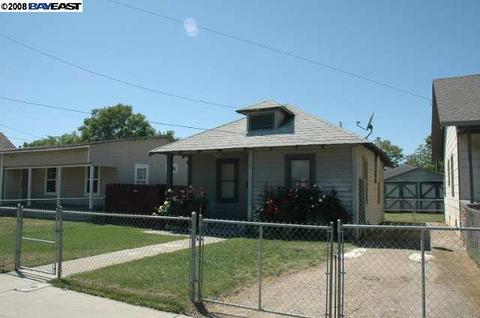 725 West St, Tracy, CA 95376 photo 1