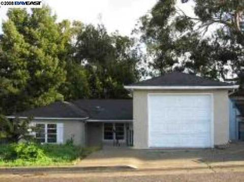 8924 Seneca St, Oakland, CA 94605 photo 1