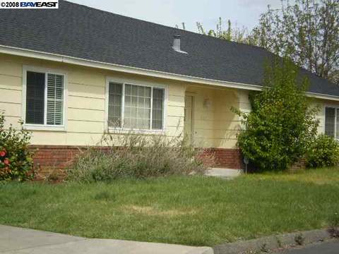1682 Manor Ln, Concord, CA 94521 photo 1