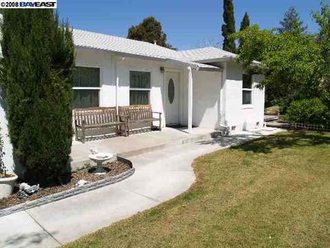 2437 Crescent Dr, Concord, CA 94520 photo 1