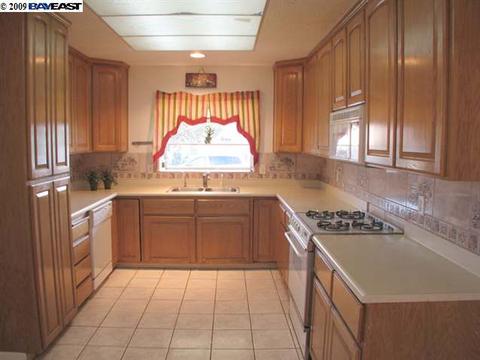 1085 Sumatra St, Hayward, CA 94544 photo 1