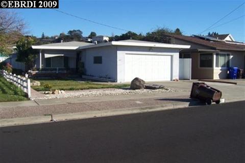 621 Vaqueros Ave, Rodeo, CA 94572 photo 1