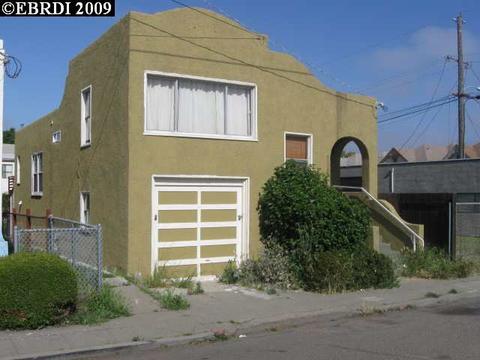 5325 Lowell St, Oakland, CA 94608 photo 1