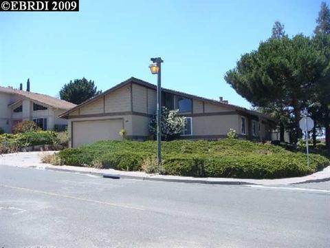 400 Sparrow Dr, Hercules, CA 94547 photo 1