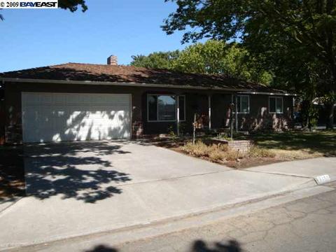 3100 Pembroke Dr, Modesto, CA 95350 photo 1