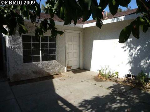 141 E Trident Dr, Pittsburg, CA 94565 photo 1