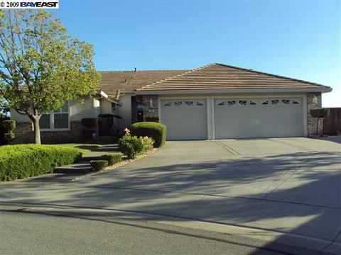 2401 High Pointe Ct, Fairfield, CA 94534 photo 1