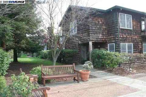 362 Centre Ct, Alameda, CA 94502 photo 1