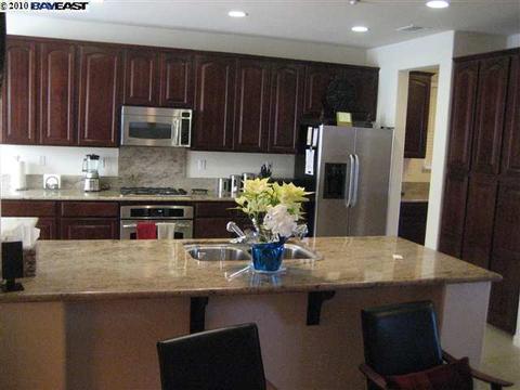 3102 N Front St, Hercules, CA 94547 photo 1