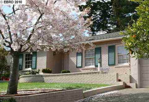 2376 Thackeray Dr, Oakland, CA 94611 photo 1