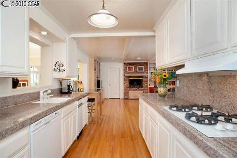 1090 Larch Ave, Moraga, CA 94556 photo 1