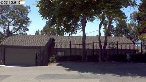 6901 Simson St, Oakland, CA 94605 photo 1