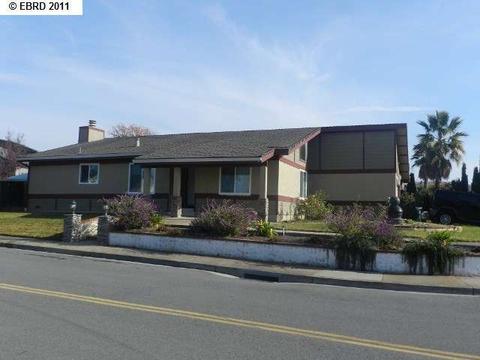 2047 Pheasant Dr, Hercules, CA 94547 photo 1